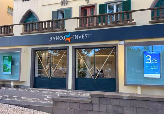 A W4M implementou a solução Way2Digital Signage (W2DS) para a gestão centralizada das montras digitais do Banco Invest,